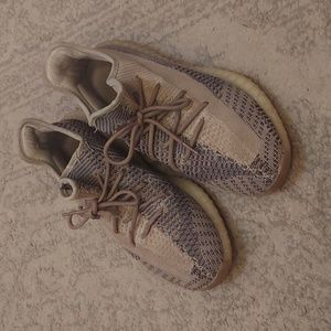 Yeezy 350 ash pearl